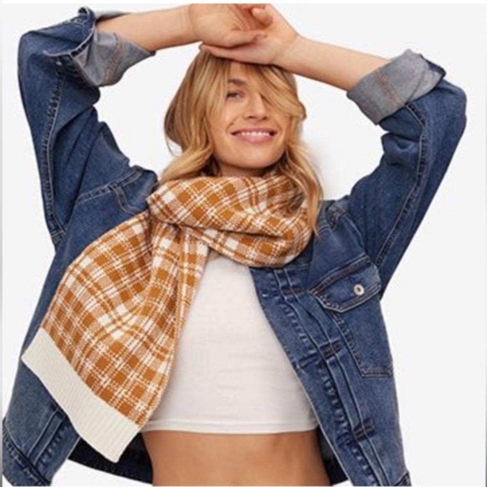 NWT! Beautiful Timberland Plaid Soft Knit Scarf. Color: Wheat.